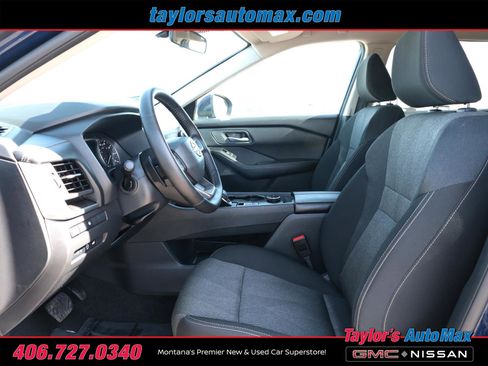 Used 2025 Nissan Rogue SV image 5