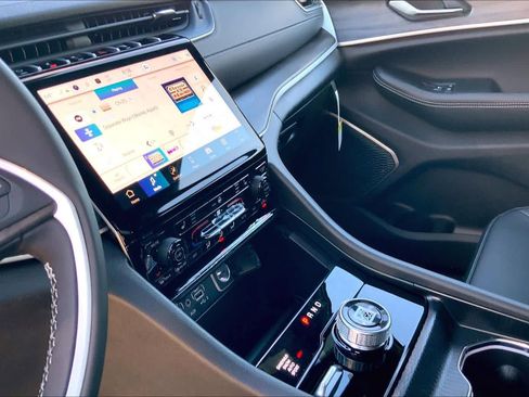 New 2025 Jeep Grand Cherokee L Limited w/ Black Appearance Package image 18