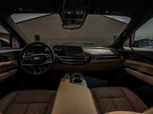 New 2024 Cadillac Lyriq Sport w/ Nappa Leather Package image 8