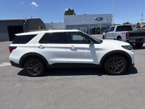 Used 2025 Ford Explorer ST AWD/4WD image 2