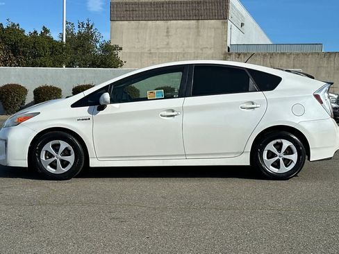 Used 2015 Toyota Prius Two image 9