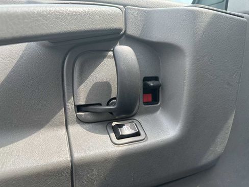 Used 2015 Chevrolet Express 2500 image 11