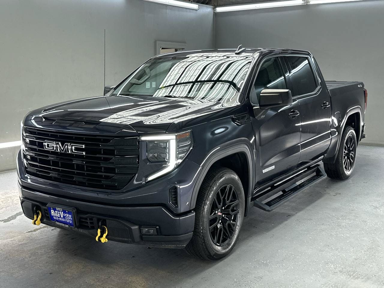 Used 2024 GMC Sierra 1500 Elevation AWD/4WD image 3