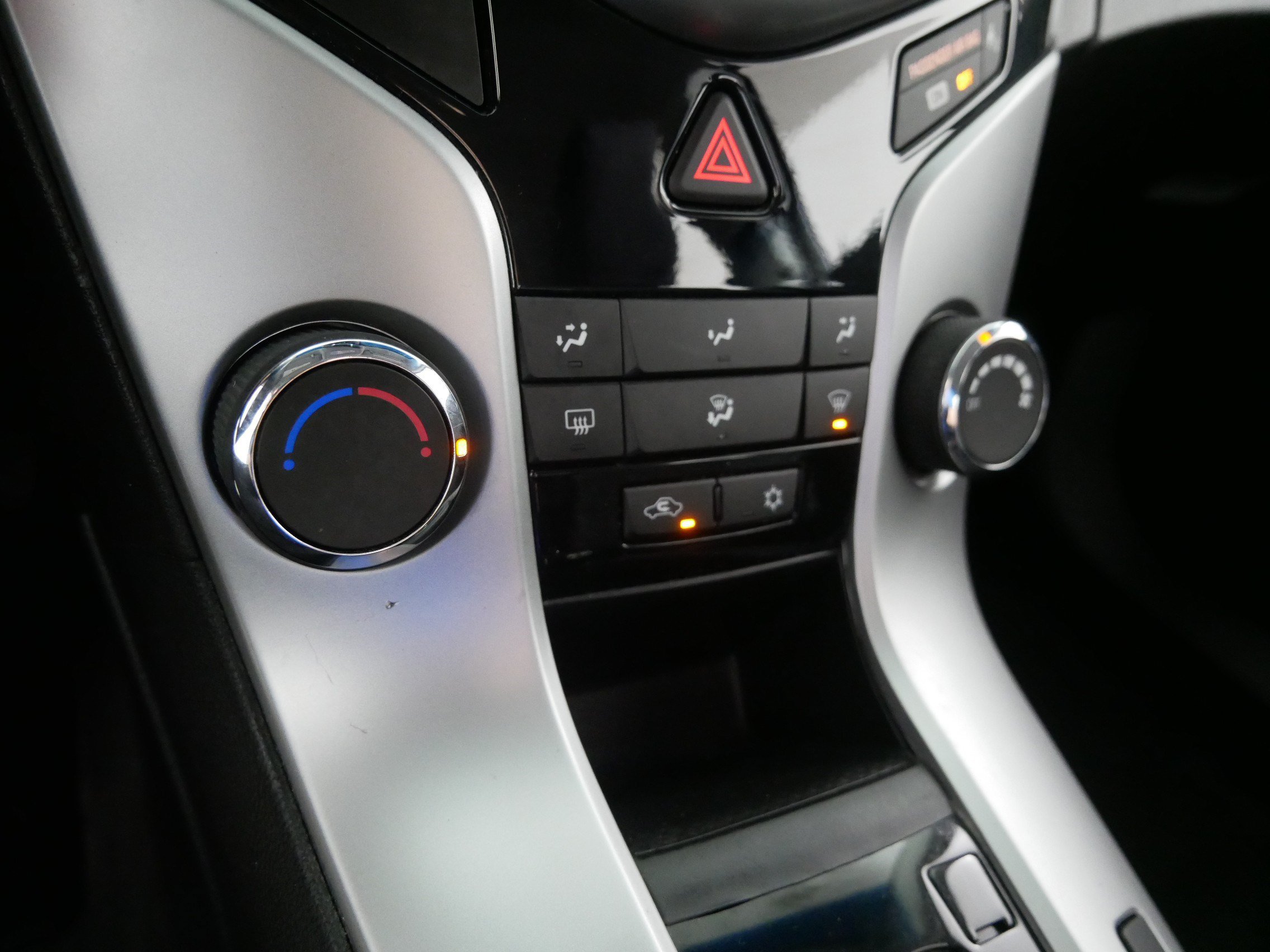 Used 2015 Chevrolet Cruze LT FWD image 23