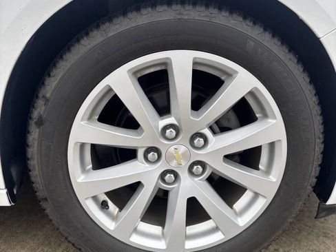 Used 2015 Chevrolet Malibu LT image 9