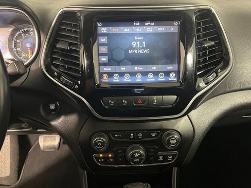 Certified 2019 Jeep Cherokee Limited w/ Luxury Group AWD/4WD image 23