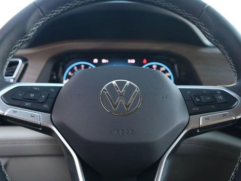 New 2026 Volkswagen Atlas SE image 11