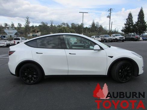 Used 2021 Tesla Model Y Long Range image 3