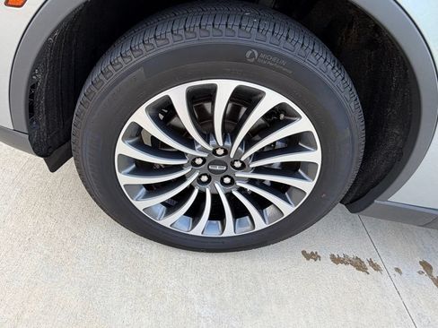 Used 2024 Lincoln Aviator Reserve AWD/4WD image 11