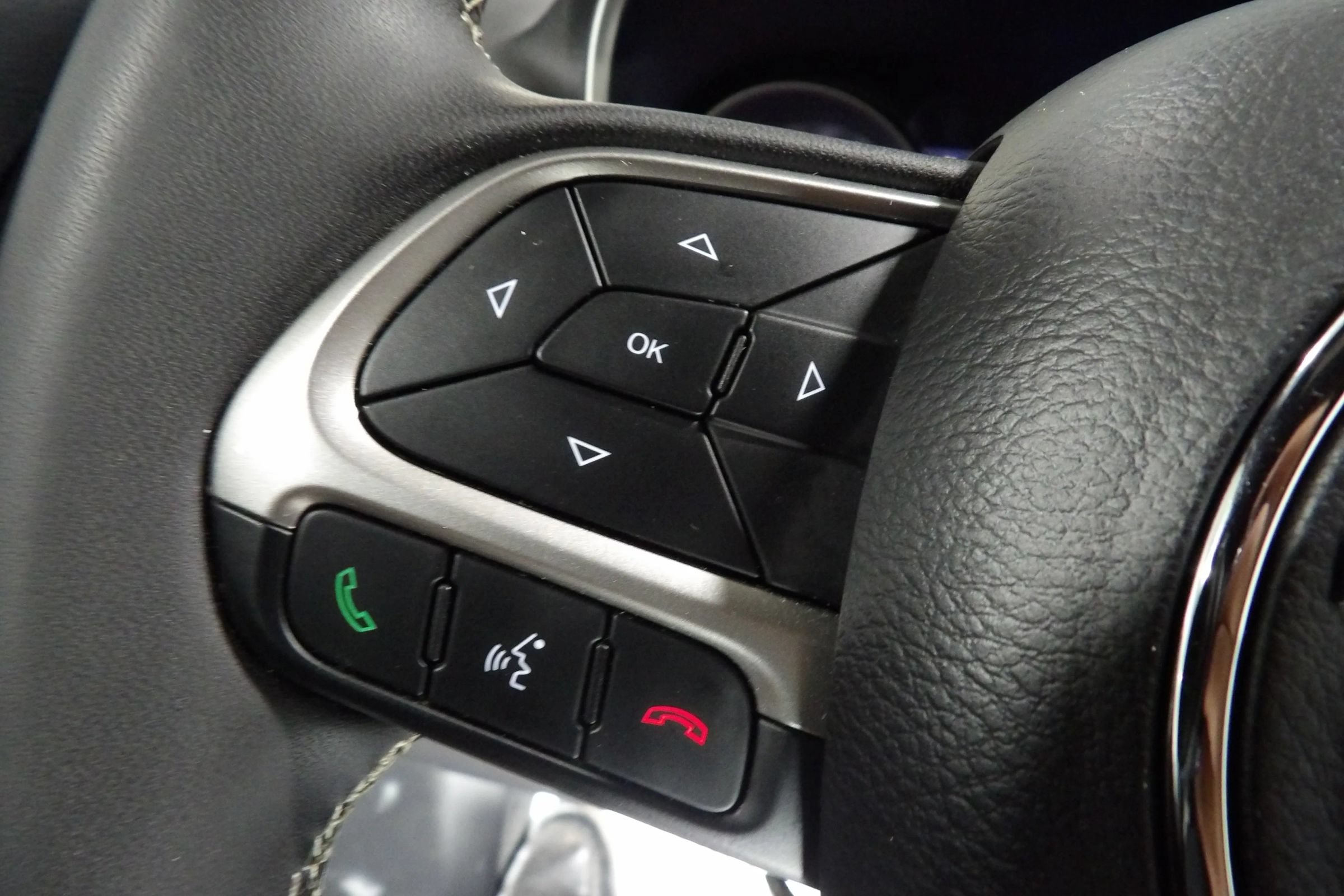 Used 2021 Jeep Compass Latitude AWD/4WD image 17