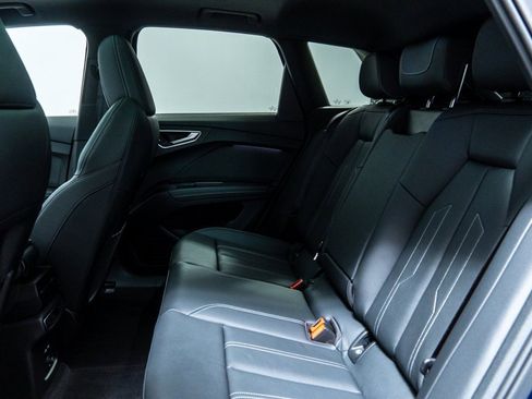 Used 2025 Audi Q4 e-tron Prestige w/ Sport Package image 29