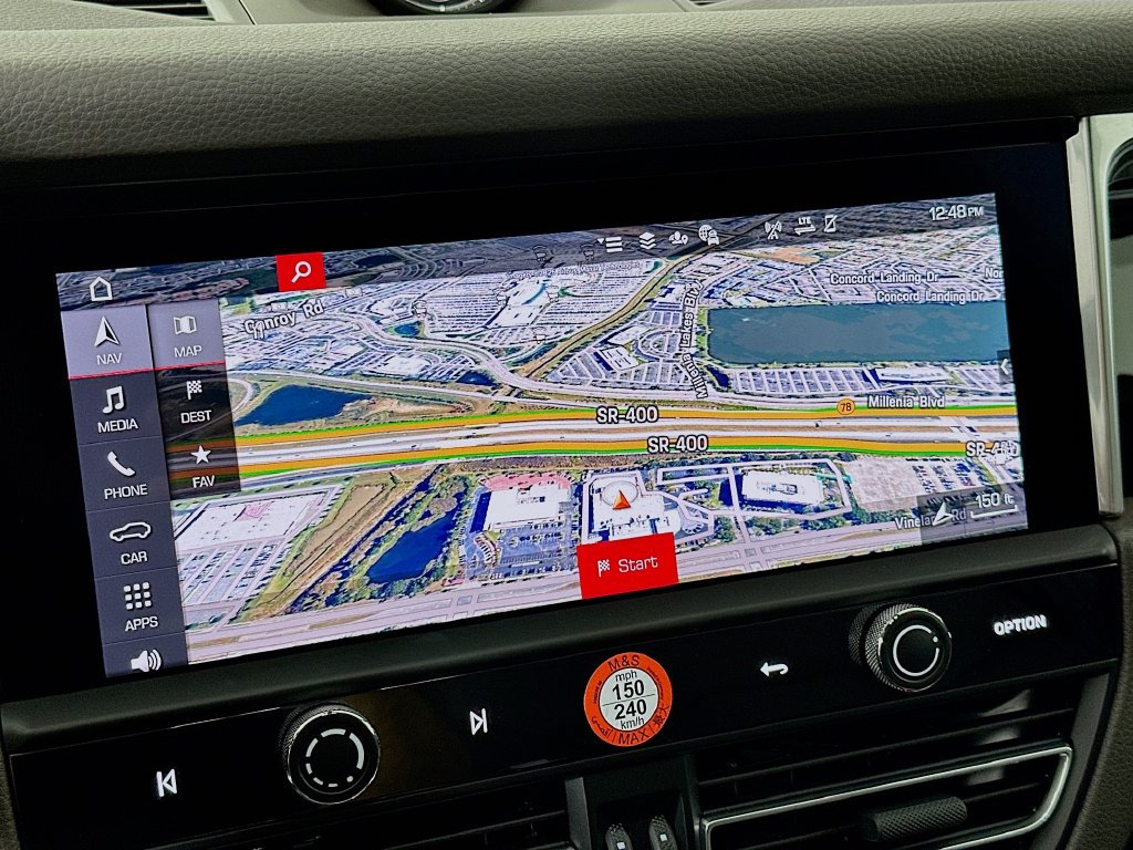 Certified 2025 Porsche Macan AWD/4WD image 16