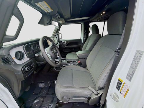 Used 2025 Jeep Wrangler Sahara w/ Safety Group image 18