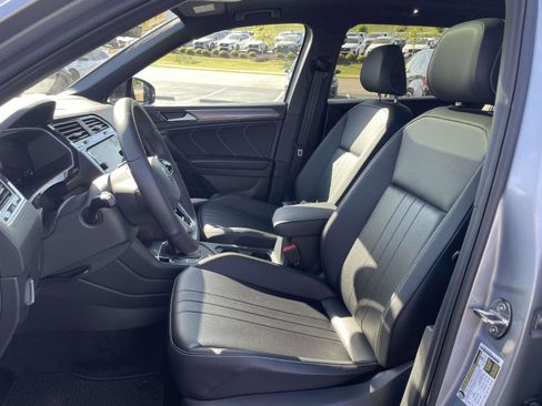 Used 2024 Volkswagen Tiguan SE R-Line image 17