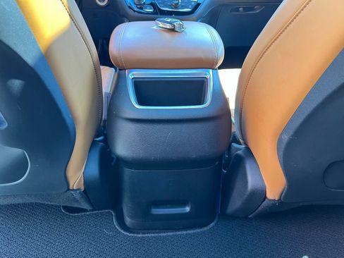 Used 2023 Chrysler Pacifica Pinnacle FWD image 68
