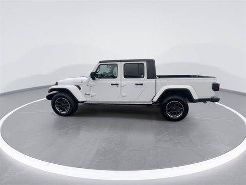 Used 2023 Jeep Gladiator Overland image 5