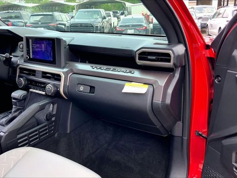 Used 2025 Toyota Tacoma SR5 image 18