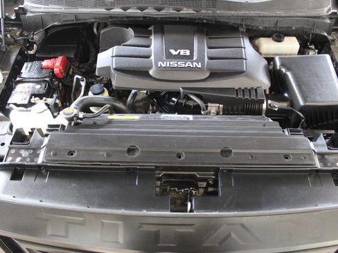 Used 2020 Nissan Titan PRO-4X w/ Pro-4x Convenience Package image 10