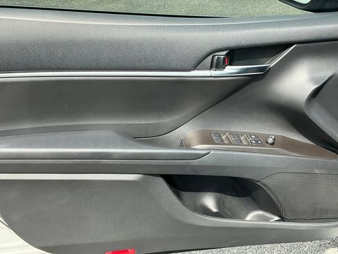 Used 2022 Toyota Camry SE FWD image 10