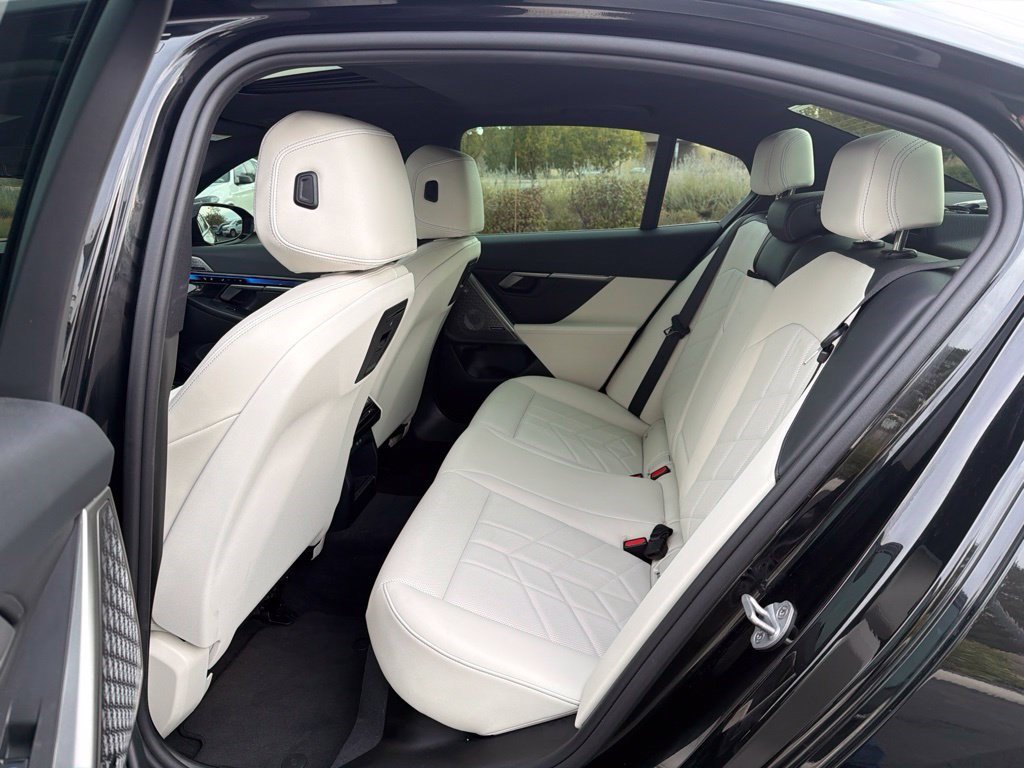 Used 2024 BMW i5 M60 w/ Premium Package AWD/4WD image 11