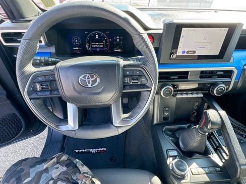 Used 2025 Toyota Tacoma TRD Off-Road AWD/4WD image 10