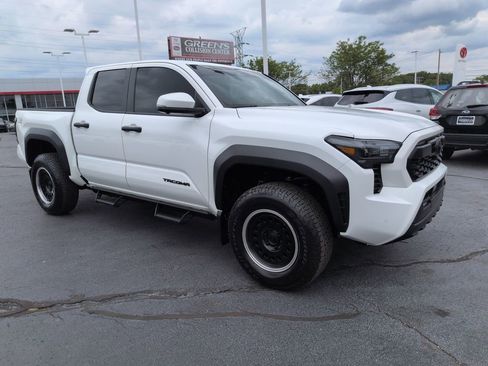 Used 2025 Toyota Tacoma TRD Off-Road w/ TRD Off Road Premium Package AWD/4WD image 7