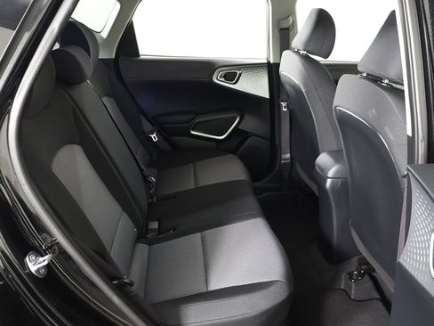 Used 2025 Kia Soul LX w/ LX Technology Package FWD image 32