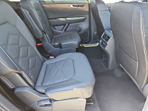 Used 2024 Volkswagen Atlas SE AWD/4WD image 20