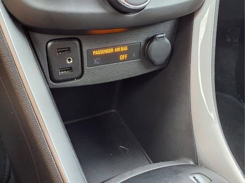 Certified 2019 Chevrolet Trax LT w/ LT Convenience Package FWD image 9