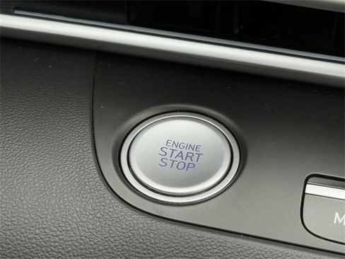 Used 2023 Hyundai Elantra Limited image 17