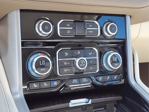 Used 2023 GMC Yukon Denali image 11