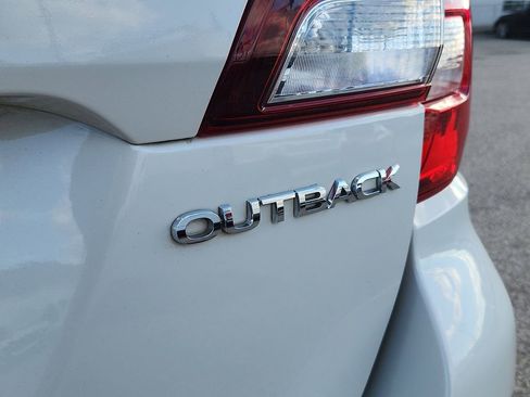 Used 2018 Subaru Outback 2.5i Limited image 18