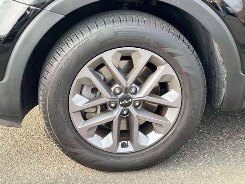 Used 2023 Kia Telluride LX image 7