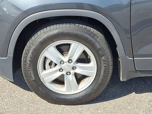 Used 2019 Chevrolet Trax LS image 24