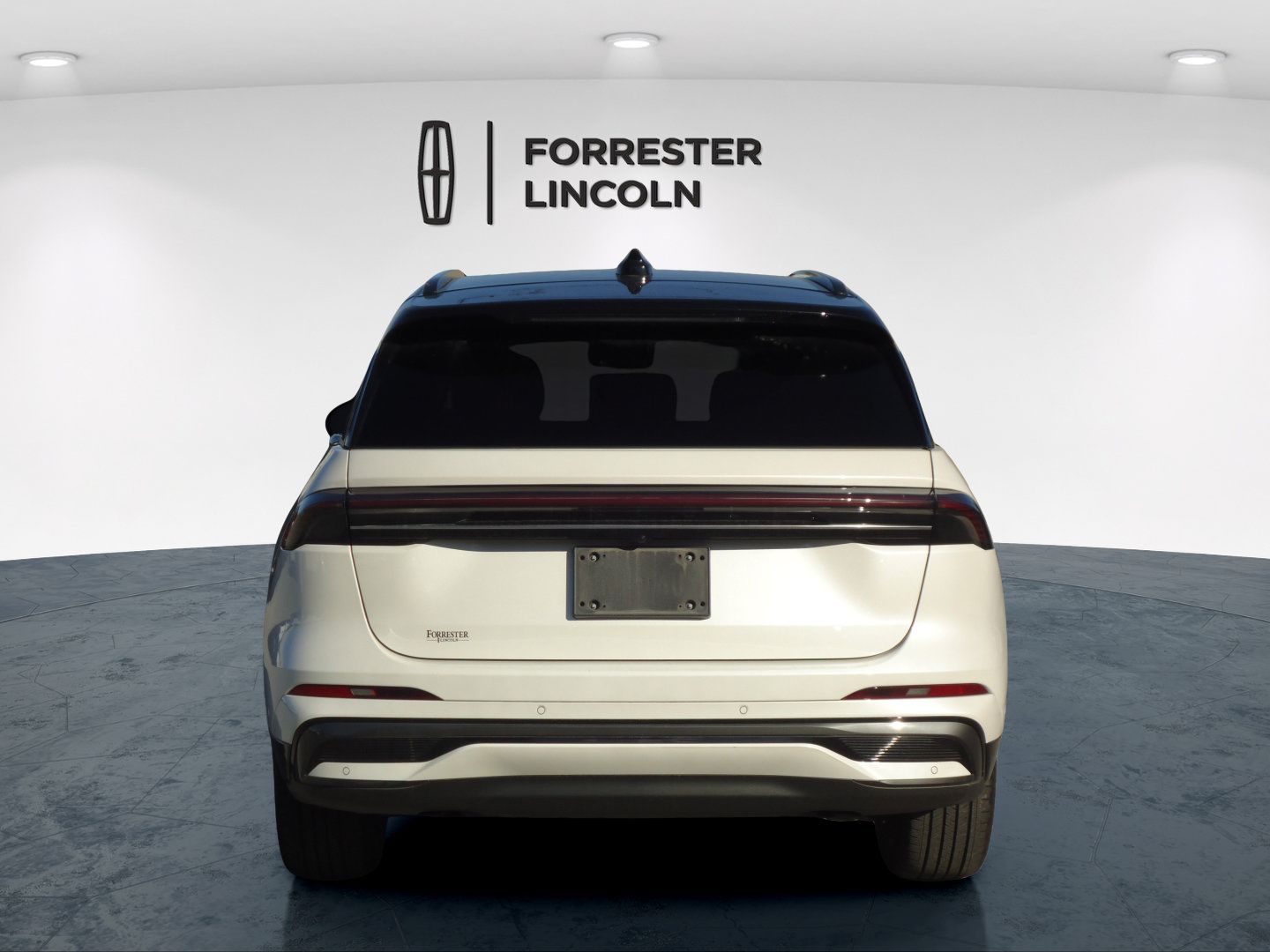 Used 2024 Lincoln Nautilus Reserve w/ Equipment Group 202A AWD/4WD image 4