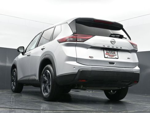 Used 2024 Nissan Rogue SV image 38