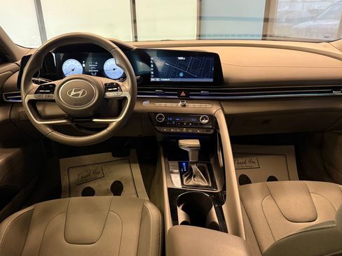 Used 2024 Hyundai Elantra SEL w/ Convenience Package FWD image 9