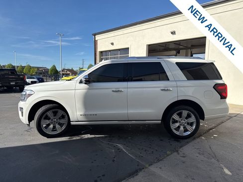 Used 2023 Ford Expedition Platinum AWD/4WD image 4
