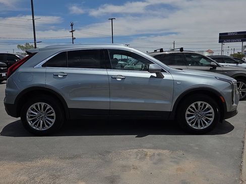 Used 2025 Cadillac XT4 Premium Luxury FWD image 5