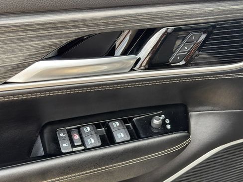 Used 2024 Jeep Wagoneer Series II w/ Flexible Seating Group RWD image 15