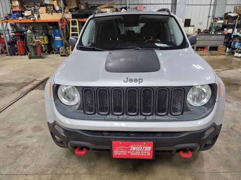 Used 2016 Jeep Renegade Trailhawk AWD/4WD image 3