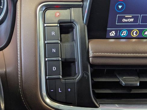 Used 2021 Chevrolet Suburban High Country w/ Premium Package image 17