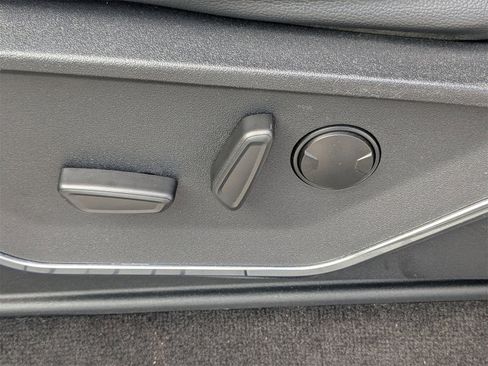 Used 2022 Ford F150 Lariat image 21