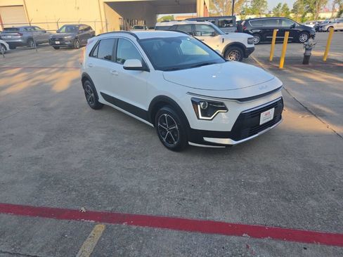 Used 2025 Kia Niro LX FWD image 6