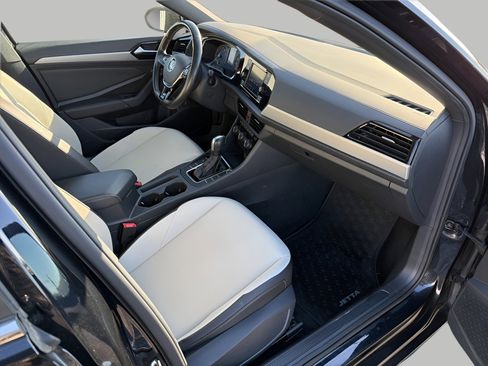 Used 2021 Volkswagen Jetta R-Line w/ R-Line Cold Weather Package image 10