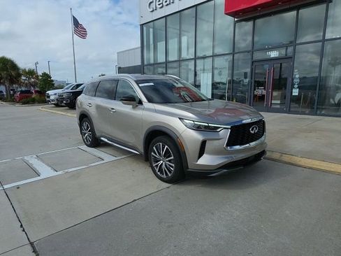 Used 2023 INFINITI QX60 Sensory w/ Vision Package image 2