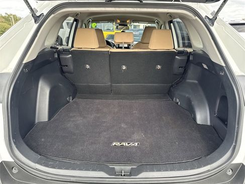 Used 2019 Toyota RAV4 LE image 29