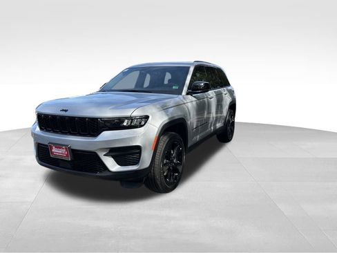 New 2025 Jeep Grand Cherokee Altitude image 2
