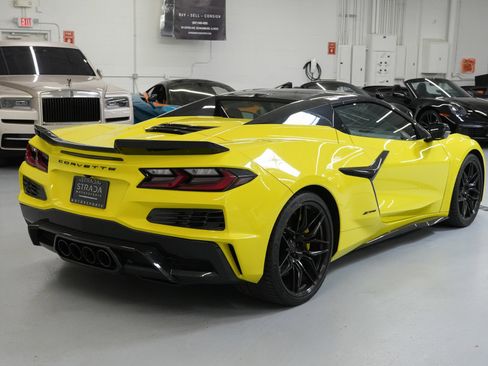 Used 2023 Chevrolet Corvette Z06 w/ Stealth Interior Trim Package image 28