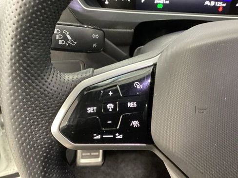 Used 2023 Volkswagen Tiguan SE R-Line AWD/4WD image 19